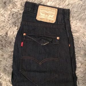 Men’s Levi’s jeans.